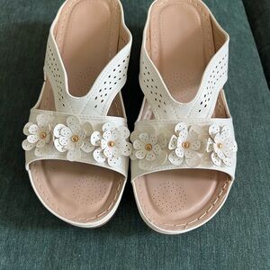 Chic Cream Floral Women's Sandals
